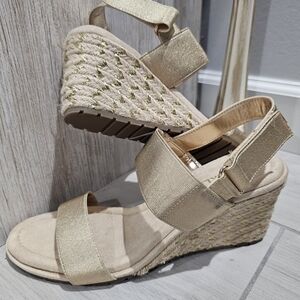 Anne Klein Gold Wedge Strappy Sandals Size  10